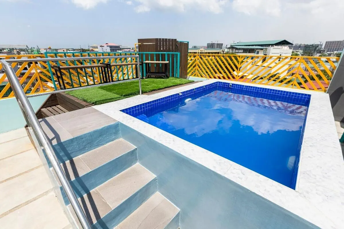 Near Airport Nordic Cozy Br With Roof Deck Mini Pool Apartment Manila 0*,